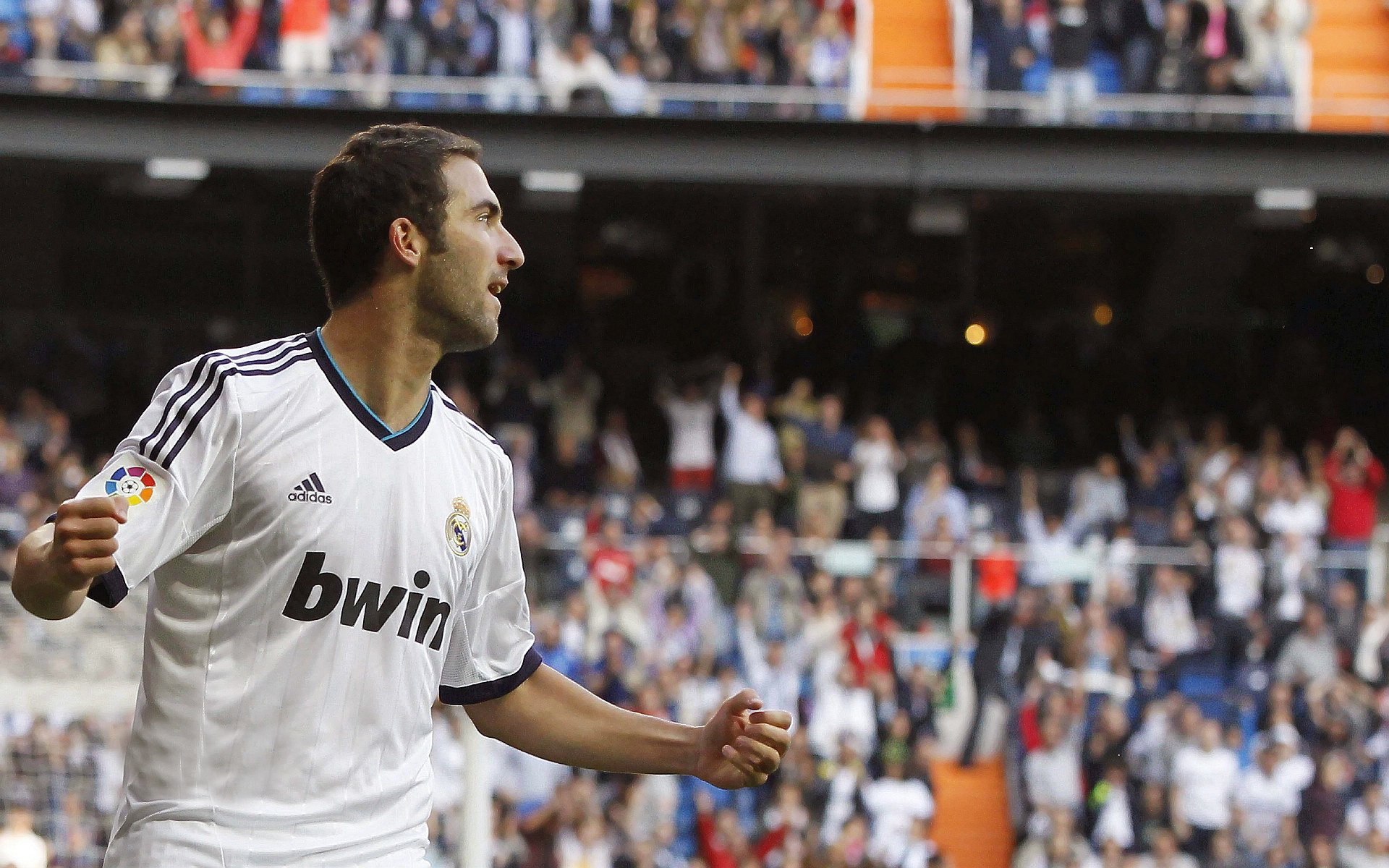 AC米兰对阵委内瑞拉,马丁内利连续得分拉开差距,一场跨越时空的足球狂想